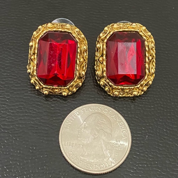 Unsigned Vintage Red Cushion Cut Red Rhinestone Ornate Gold-tone Earrings 15.7g - Picture 4 of 12